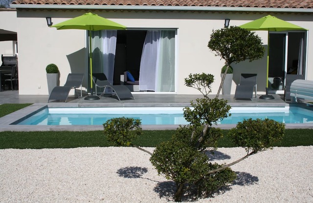 Mapokia air-conditioned villa with private heated pool near Uzès.