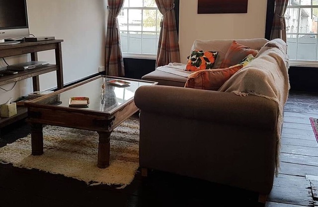 Central holiday let for up to 6 guests in the beautiful Welsh countryside.