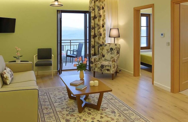 Arktos Hotel Deluxe Suite With Lake View