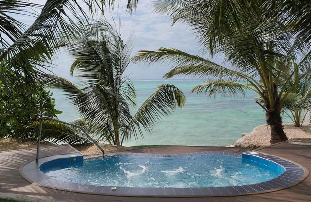 Beautiful Secluded 8 bedroom Beach Villa with Pool