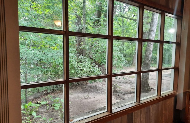 Superb cottage with AC in resort overlooking the river