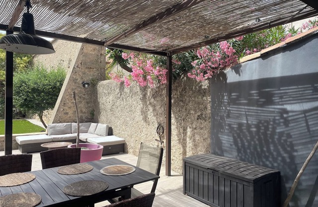 CIFFRE HOUSE 4 BEDROOMS SWIMMING POOL GARDEN 17 minutes from the beach