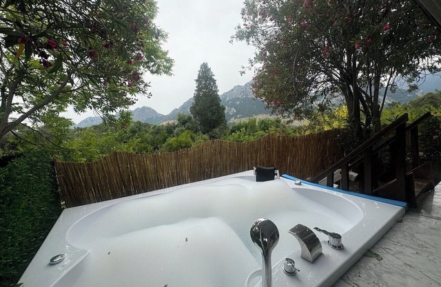Cozy 1-bedroom villa with AC, WiFi, fitness room in gorgeous Konyaalti