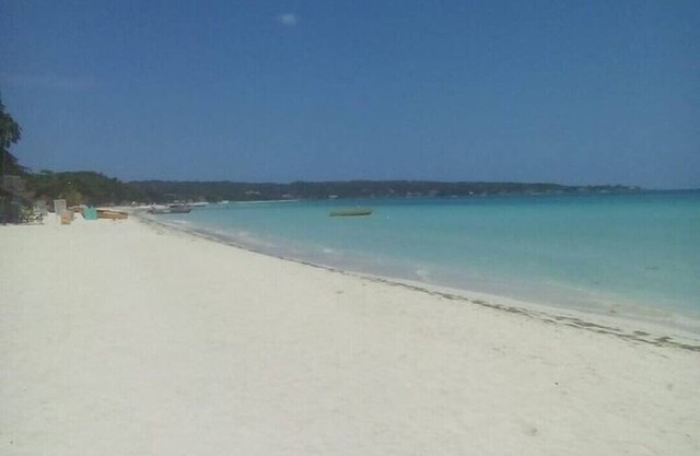 Villa Luna a gem in the West End Negril. Pet friendly!