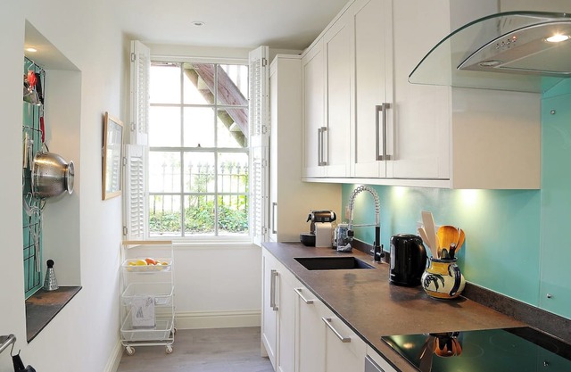 Relax on your balcony and enjoy the stunning, far reaching sea views overlooking Sandgate Bay.