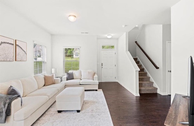 Pet Friendly 4 Bedroom in Salisbury!