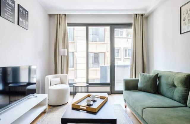 Flora - 1BD Fantastic Central Flat in a Residence