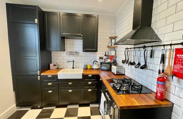 Stylish, Modern & refurbished flat, 1.5m bea