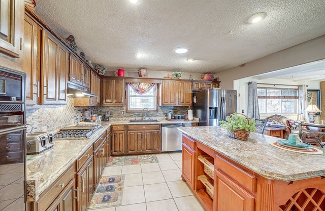 Tulsa Home w/Outdoor Patio & Grill!