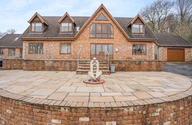 5 bedroom accommodation in Neath