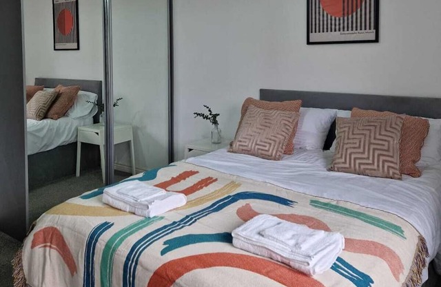 Work-friendly 4-bed in Coventry