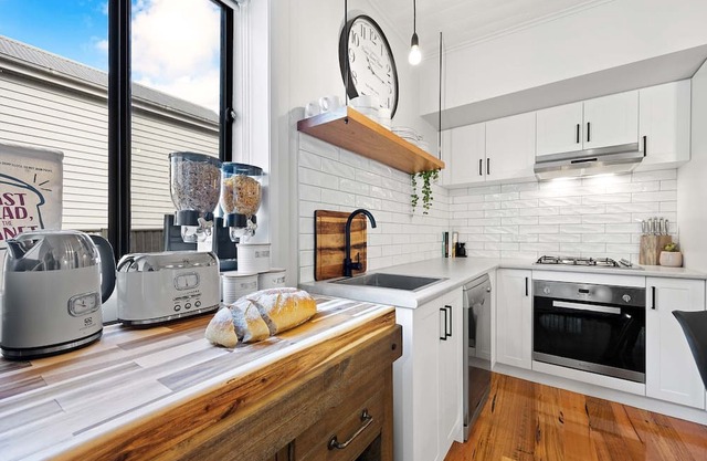 Meet Maggie May, the cutest renovated 1850s miners cottage, close to attractions