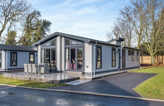 3 bedroom accommodation in Faringdon
