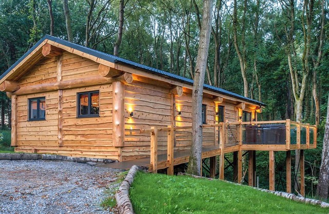 3 bedroom accommodation in Ellesmere