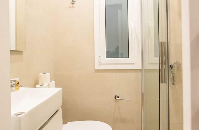 21PAR1005 Beautiful 2 bedrooms apartment
