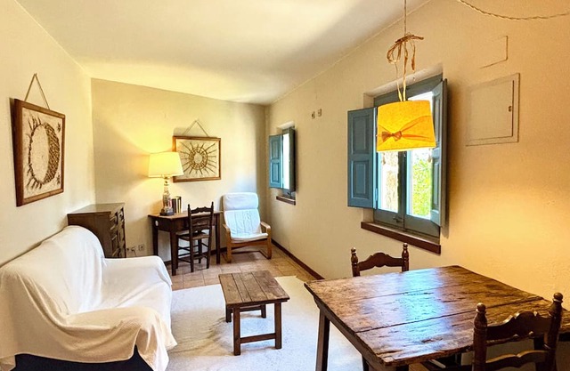 EL FORT DúLLASTRET, Apartment 2: Standard double room with kitchenette
