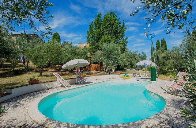Stunning private villa for 6 guests with WIFI, private pool, A/C, TV, patio and pets allowed