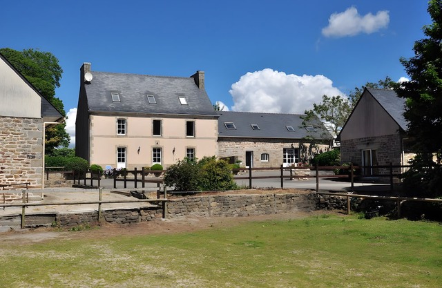 Gite 2 - Lopéau Holiday Homes with Pool and Spa
