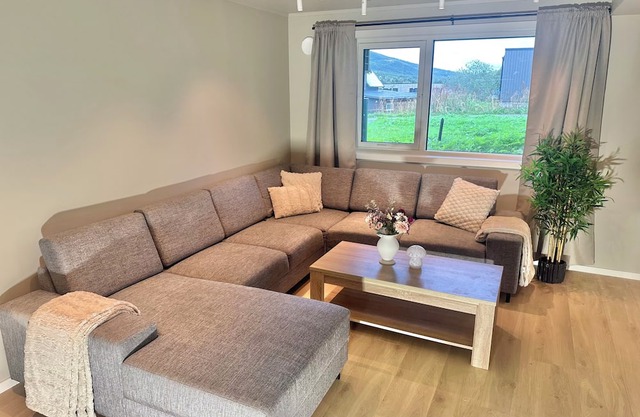 Kaldfjord Aurora Apartments New. Parking. Nice neighborhood close to mountain