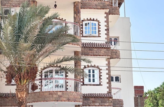 Charming 2-bedroom apartment in phenomenal Luxor Governorate with AC
