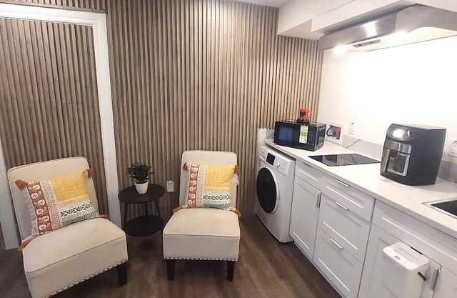 Modern,1BR Guesthouse Studio