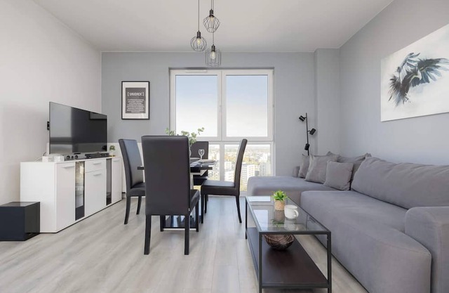 Rondo Wiatraczna 412 Warsaw | Skyview Apartment | Parkining & Balcony