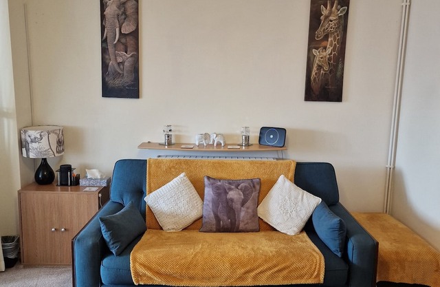 Spacious 3 bed semi/Gamesroom/Drive/10mins to City/Pet friendly