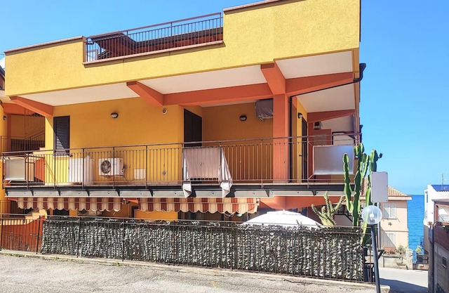 Amazing apartment in Caronia Marina with WiFi