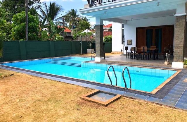 Tropical Terrace - A Charming 2-bedroom house in Negombo