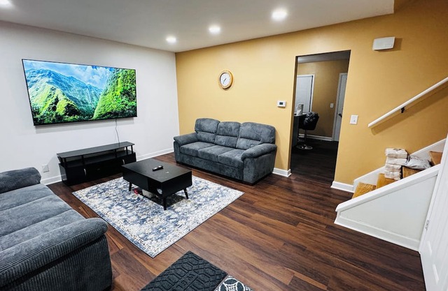Convenient Stay near Chicago O’hare Airport King Beds