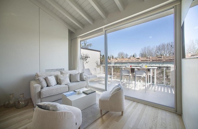 Apartment 'Palazzo Cordigero - Bastioni' with Canal View, Wi-Fi and Air Conditioning
