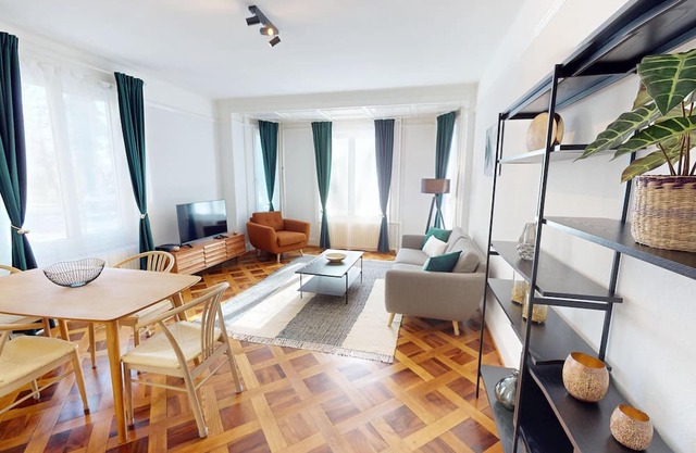 Bright & Airy 1-Bedroom Apartment with 2 Bathrooms - Lausanne City Centre
