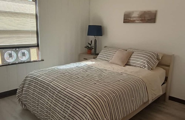 Old Hunting Cabin Apartment on High St