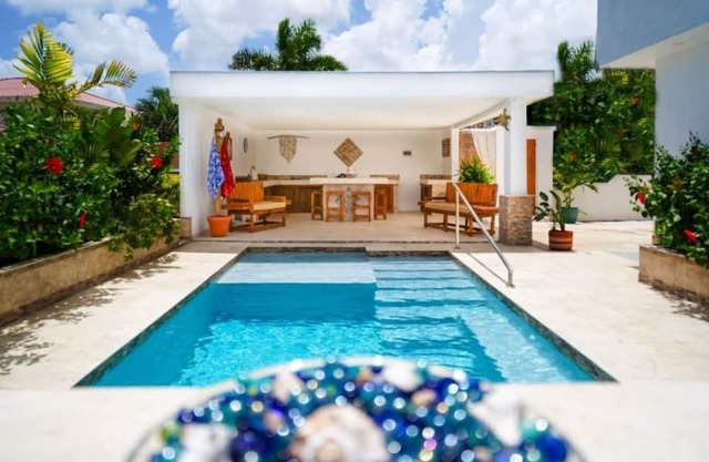 Tranquil Retreat near beaches w/resort style charm and communal pool area