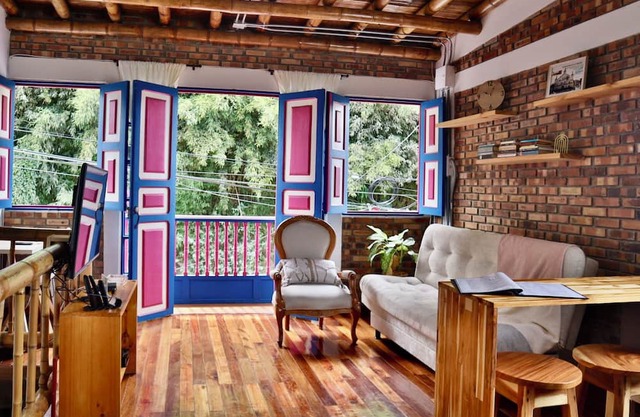 Colonial style apartment, quiet and cozy in central area of Circassia