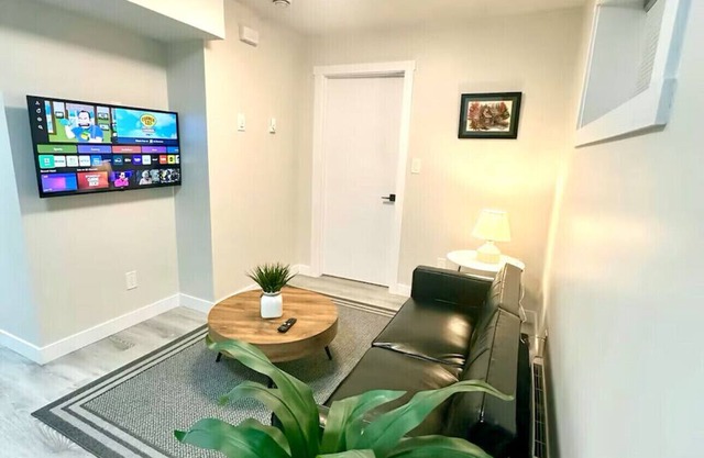 Cozy guest house in The Greens, Regina.nNewly finished 1-bed basement Suite.
