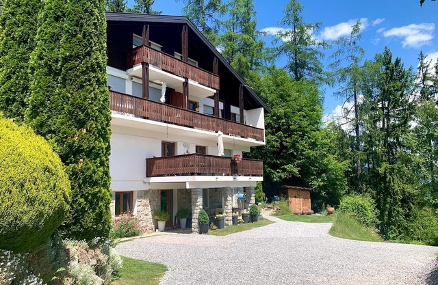 Relaxing sunny apartment with stunning views in Ravoire near Verbier & Chamonix