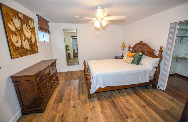 Cozy 1 bed-Apt in Quiet Pembroke-5 mins from Hamilton and Admiralty Beach