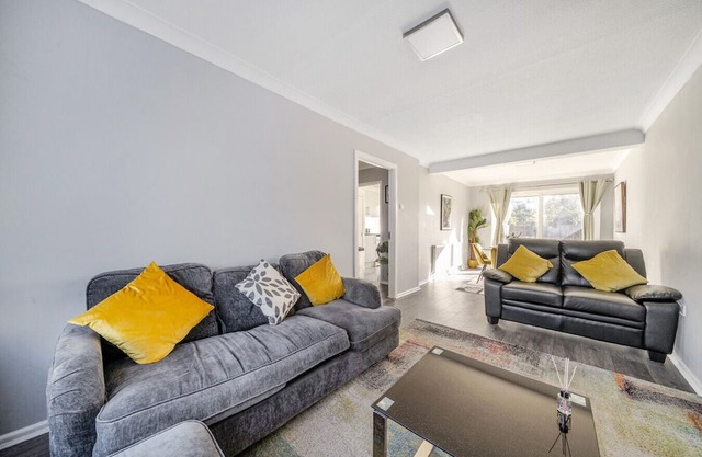 Modern Abbeywood home with garden & parking