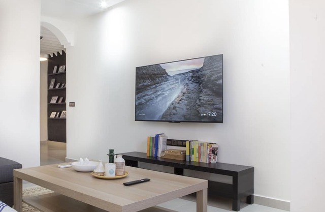 Charming 2-bedroom apartment in marvelous Majorelle with AC