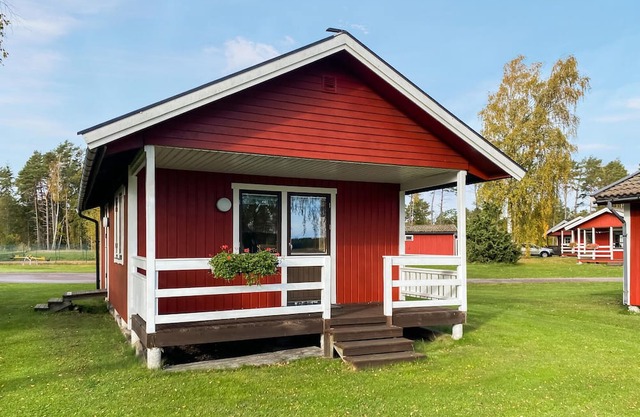 Lovely home in Byxelkrok with WiFi