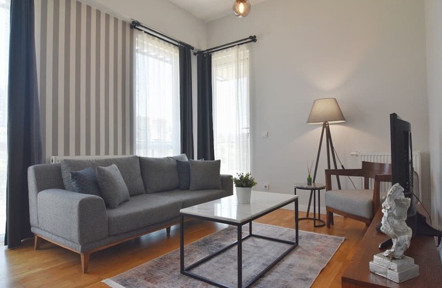 7th floor central 1-Bdr Apt Wi-Fi/Pool/Gym