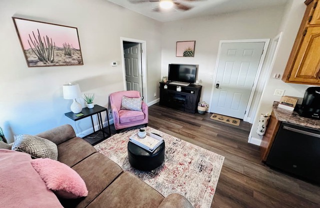 Cozy 1-bedroom apartment with Fast WiFi, AC in Peaceful Moweaqua - Hidden Gem