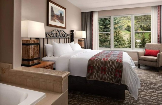 2-bedroom condo in lovely Vail with fitness room,Handball. Indoor Pool and Sauna