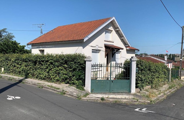 Cognac - Quiet residential area - 620 m2 wooded plot,