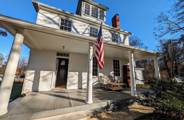 Historic Farmhouse 30 minutes to DC/Annapolis. 4BR Large and Inviting, Zipline