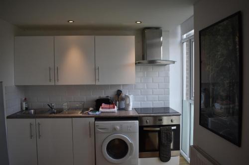 Canal Walk, One Bedroom Apartment in Chichester City Centre - Sleeps 3