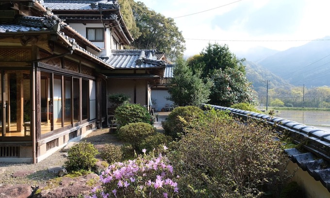 Hata-gun Hotel | Shimanto Riverside Hideaway