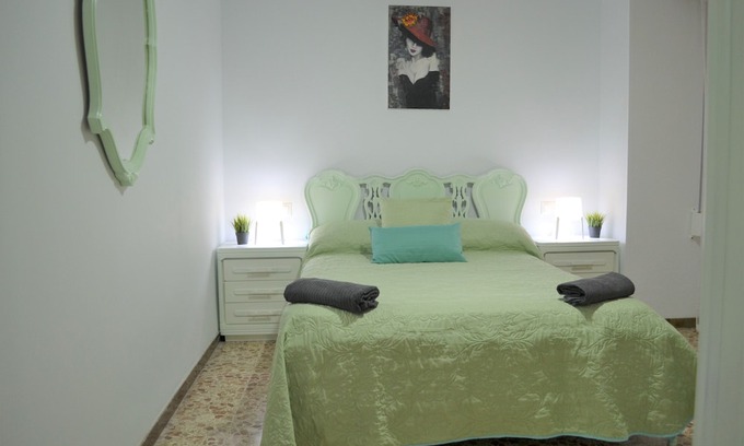 Alicante Hotel | Fantastic 1 Bedroom Apartment with Gallery Cb6ev