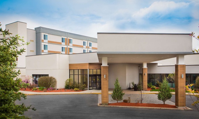 Woburn Hotel | Best Western Plus New Englander